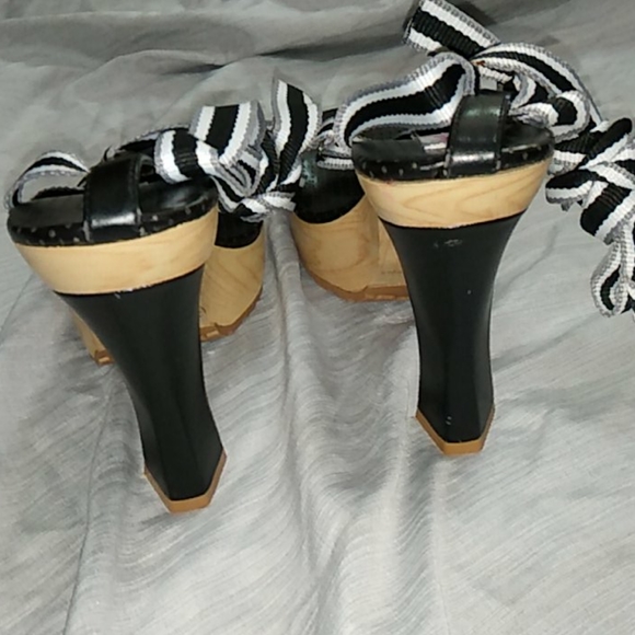 NWT women's heeled strap-up Sandler's tie up calf - Picture 7 of 11
